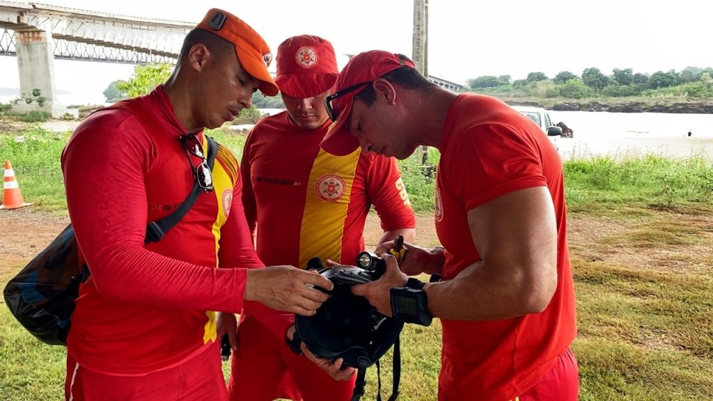 Bombeiros começam buscas submersas pelos desaparecidos após queda da ponte entre Tocantins e Maranhão; VÍDEO