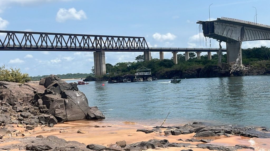 Nova empresa de balsa é autorizada a fazer travessia de veículos após queda de ponte entre TO e MA; tarifa será cobrada