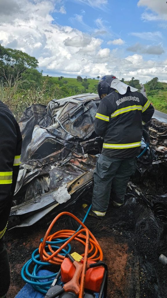 Acidente entre caminhões deixa um motorista morto na rodovia TO-335