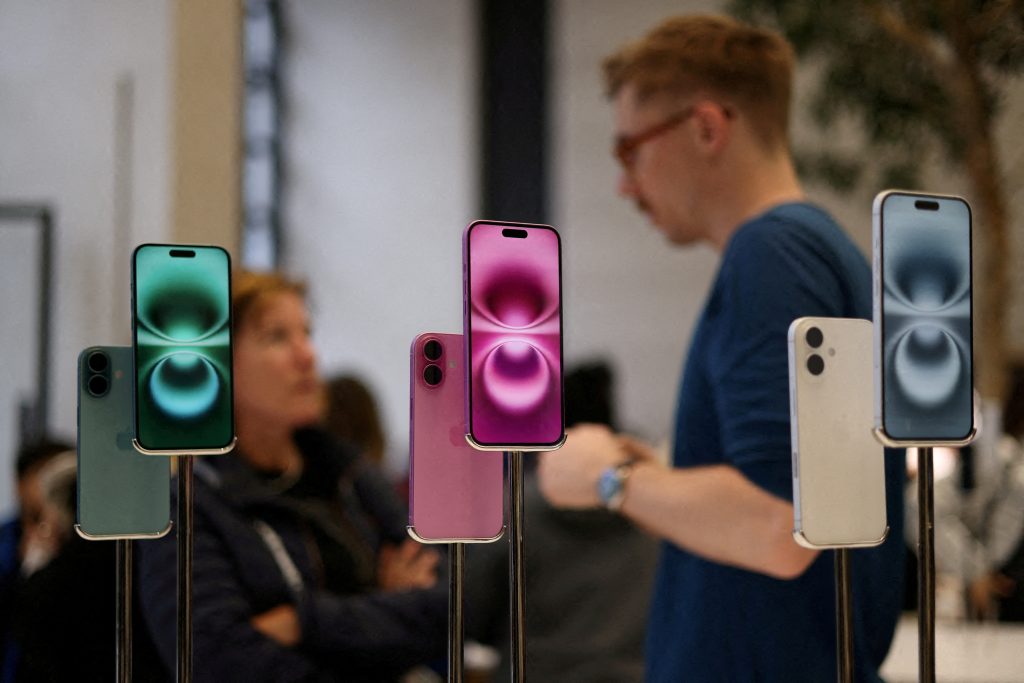 Apple perde US$ 250 bilhões em valor de mercado após ‘tarifaço’ de Trump, diz jornal