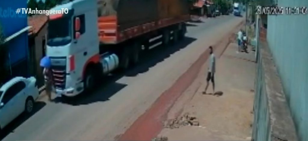 Mulher morre e criança fica ferida após serem atropeladas por caminhão na TO-134; VÍDEO