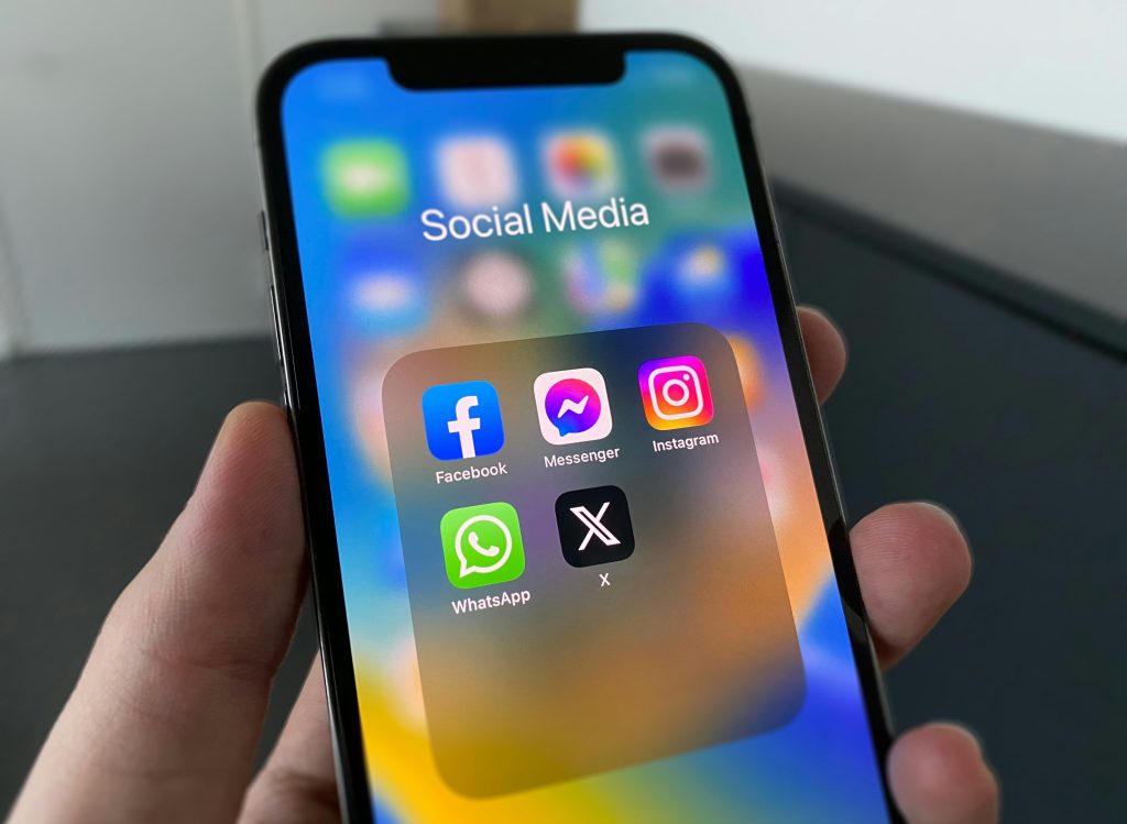 Responsabilização das redes sociais é avanço, mas faltam detalhes, dizem especialistas