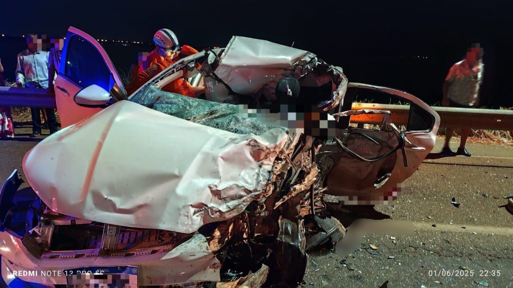Barbeiro que sofreu acidente de carro com amigos morre no hospital após 10 dias internado