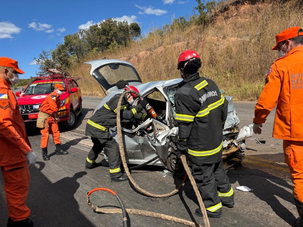 Duas irmãs que morreram em acidente entre carro e carreta com cinco vítimas eram servidoras de prefeitura