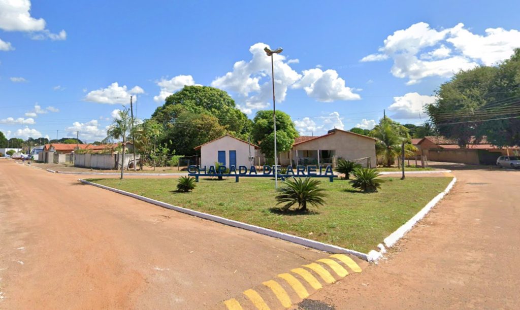 Homem é espancado por moradores após ser reconhecido como suspeito de assaltar farmácia usando facão, diz PM