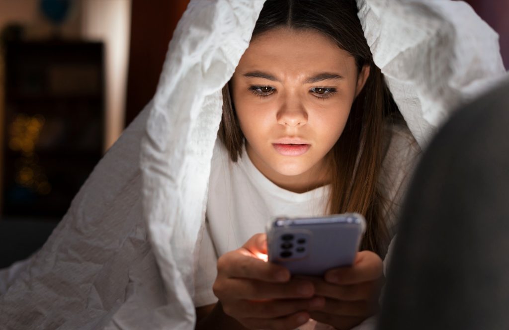 Suicídios de adolescentes impulsionam onda de processos contra plataformas de IA nos EUA