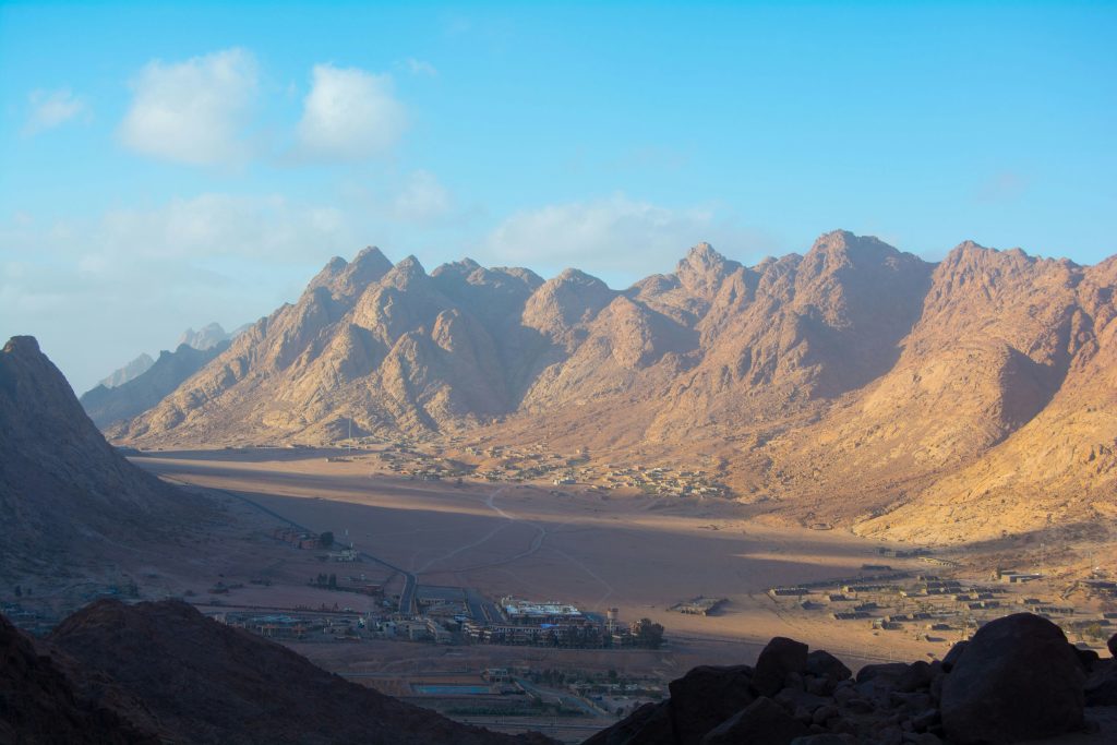 Monte Sinai: como um dos lugares mais sagrados do mundo pode se tornar um resort de luxo