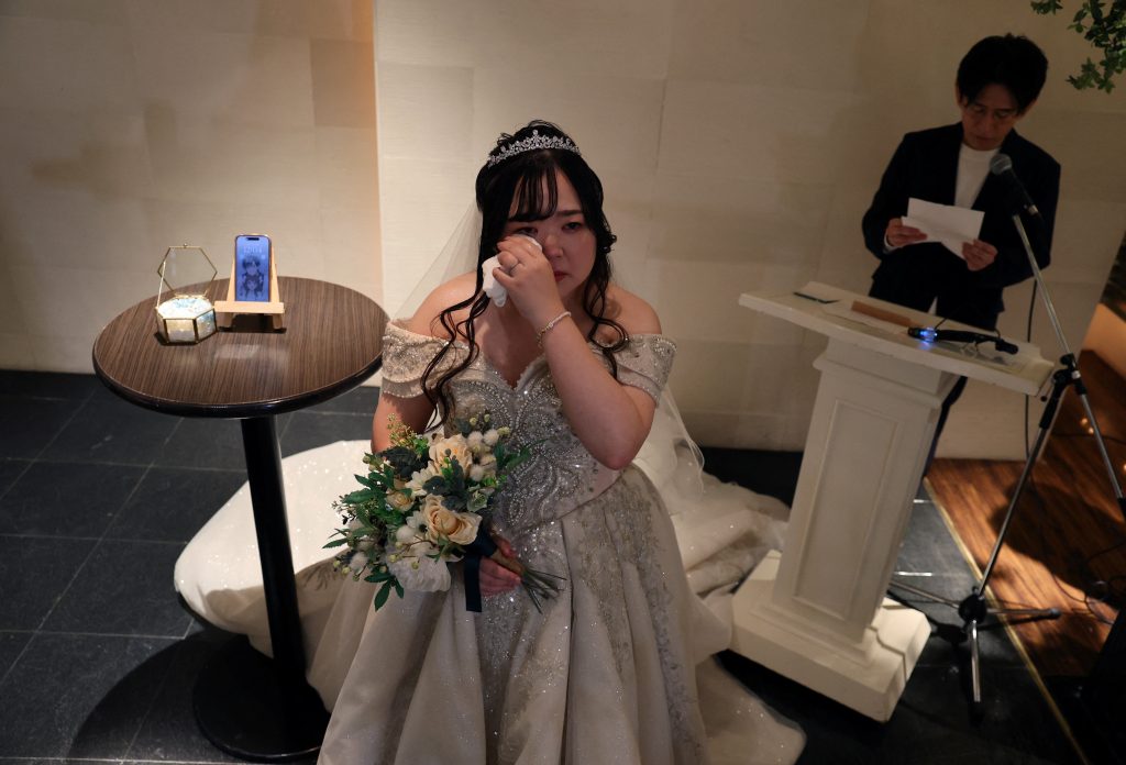 VÍDEO: Japonesa se casa com personagem do ChatGPT: ‘Me apaixonei’