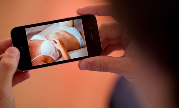 A dominatrix que criou empresa para combater pornô de vingança após ter imagens vazadas por clientes
