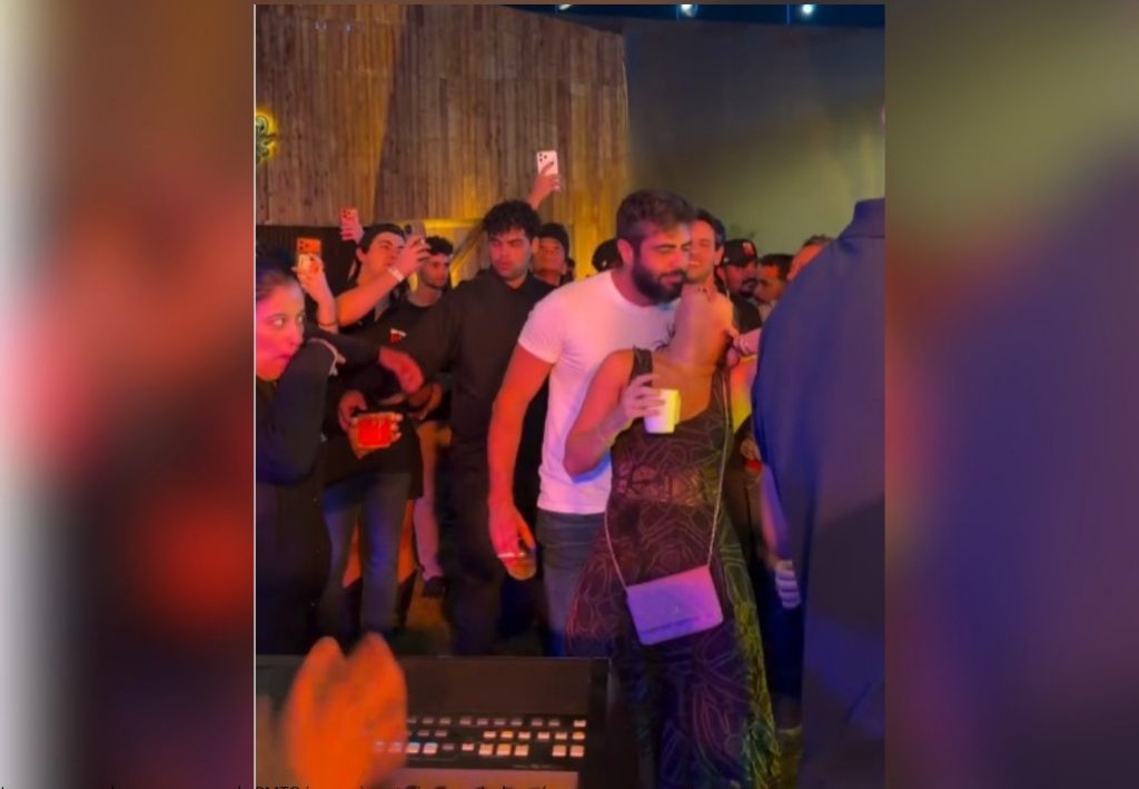 Vídeo de cantor Henrique puxando cabelo da esposa durante show viraliza nas redes sociais