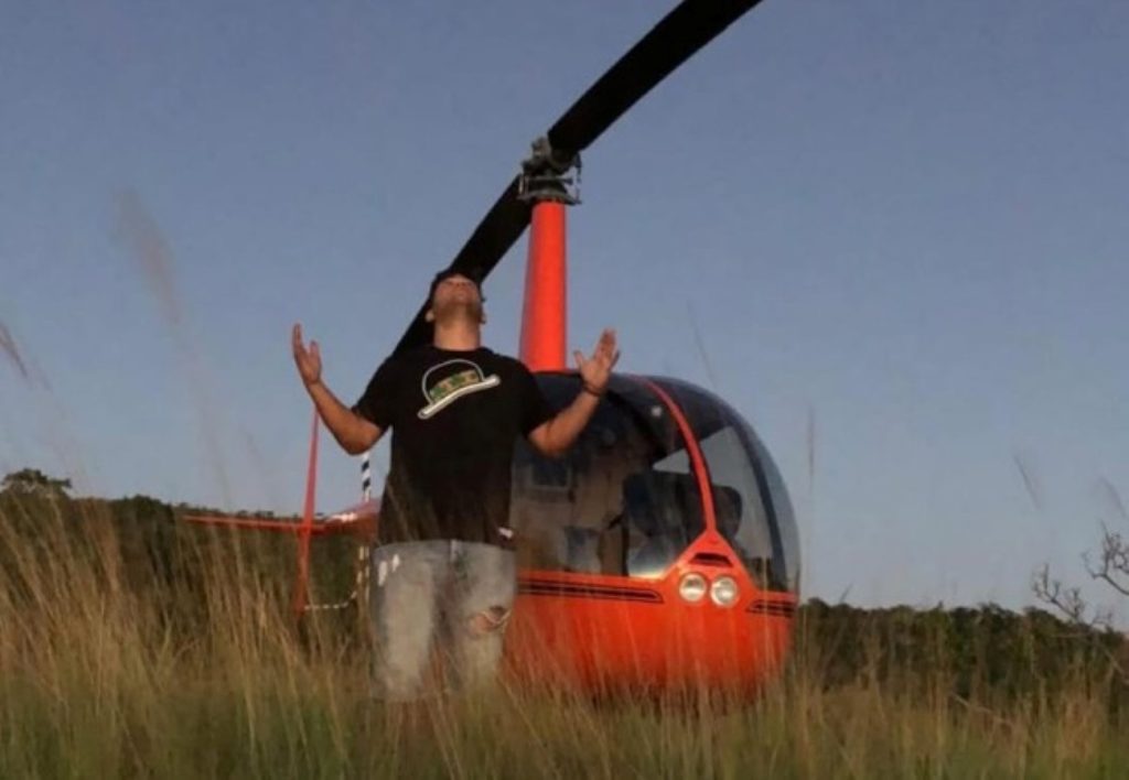 ‘Obrigado por onde nos levou’, diz pai de Henrique e Juliano ao publicar foto de helicóptero que caiu em fazenda