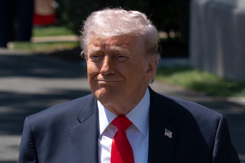 Trump diz que EUA avaliam comprar participação em empresas de inteligência artificial
