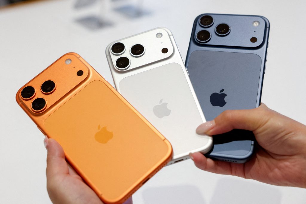 Vendas globais de smartphones caem ao menor nível em 13 anos após escassez de chips de memória