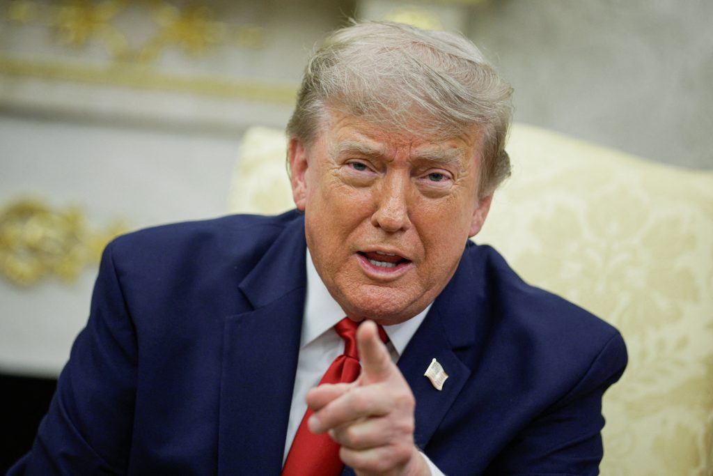 Trump ataca veto a data centers em Nova York e diz que China ganhará a corrida da IA