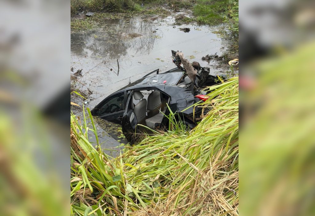 Polícia suspeita que amigas do TO morreram afogadas após carro cair em lago na BR-226
