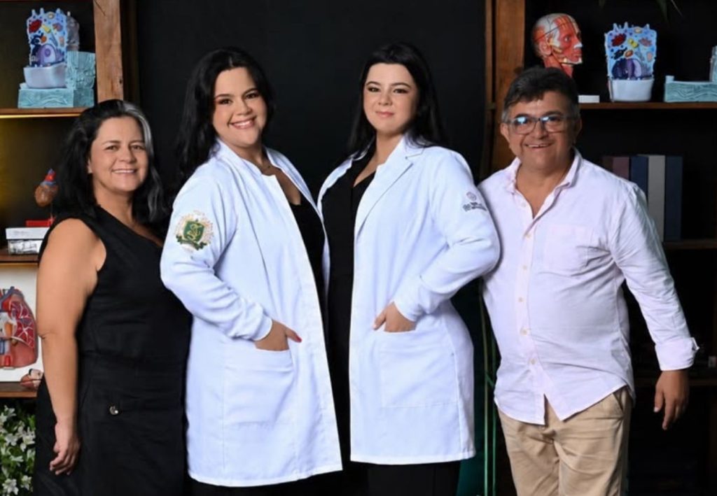 Feirante paga faculdade de medicina das duas filhas com venda de pastel no TO