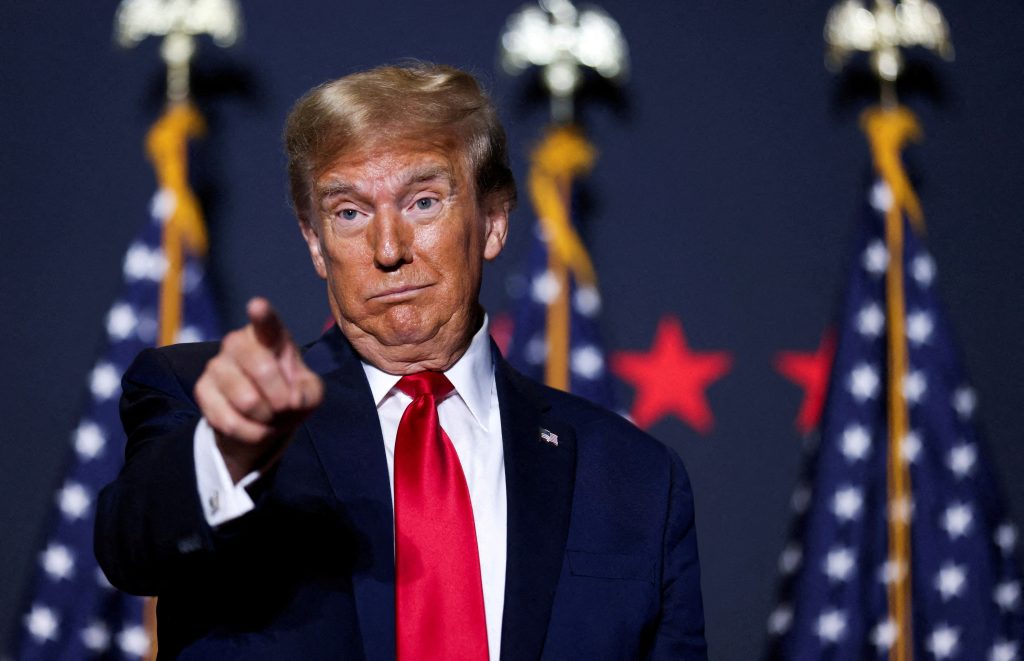 Aliados de Trump e democratas criticam resposta da Casa Branca após ataques de IA