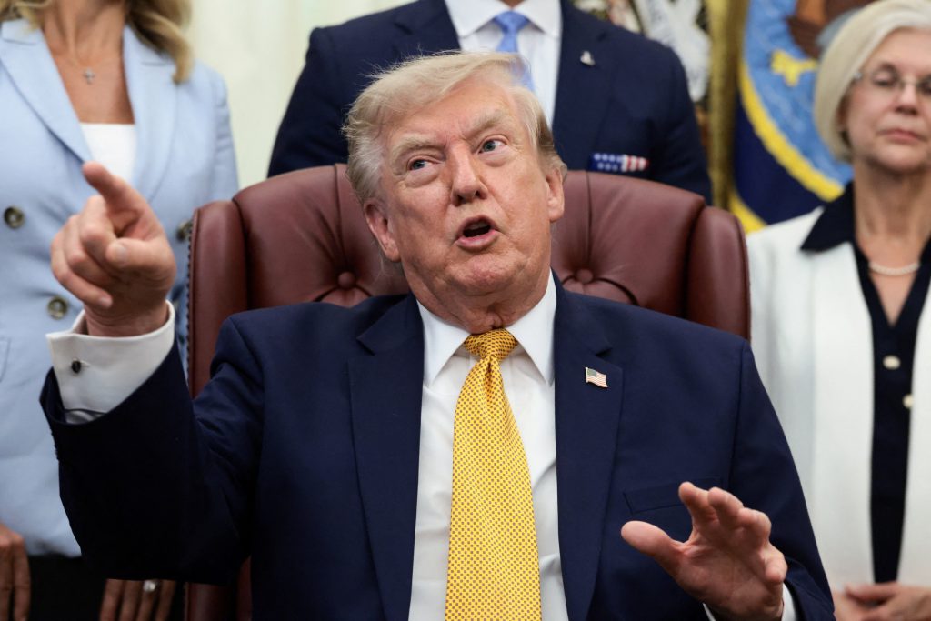 Trump diz que Congresso dos EUA quer regulamentar a IA “até acabar com ela”
