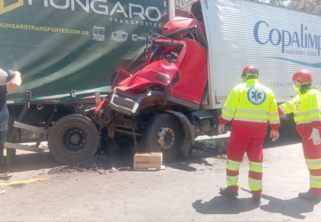 Vítimas de acidente envolvendo caminhões na BR-153 são identificadas