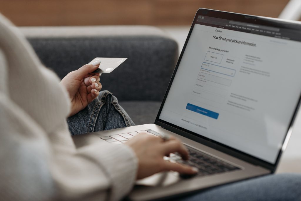 Dia das Crianças tem mais fraudes na compra on-line de brinquedos do que o Natal, aponta estudo