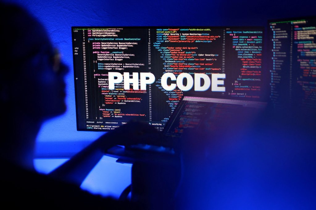 Japão vai simular ataques hackers com IA após falha no PHP tirar sites do ar em vários países