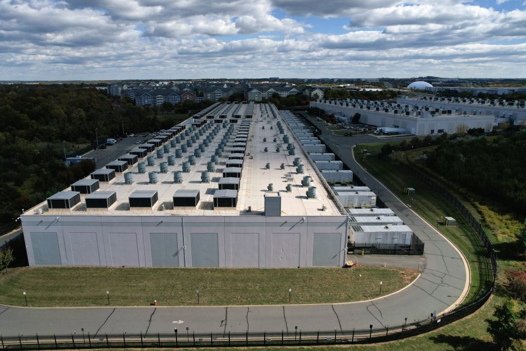 Mico ou inovação? Por que candidatos querem mais data centers no Brasil enquanto cresce a rejeição nos EUA